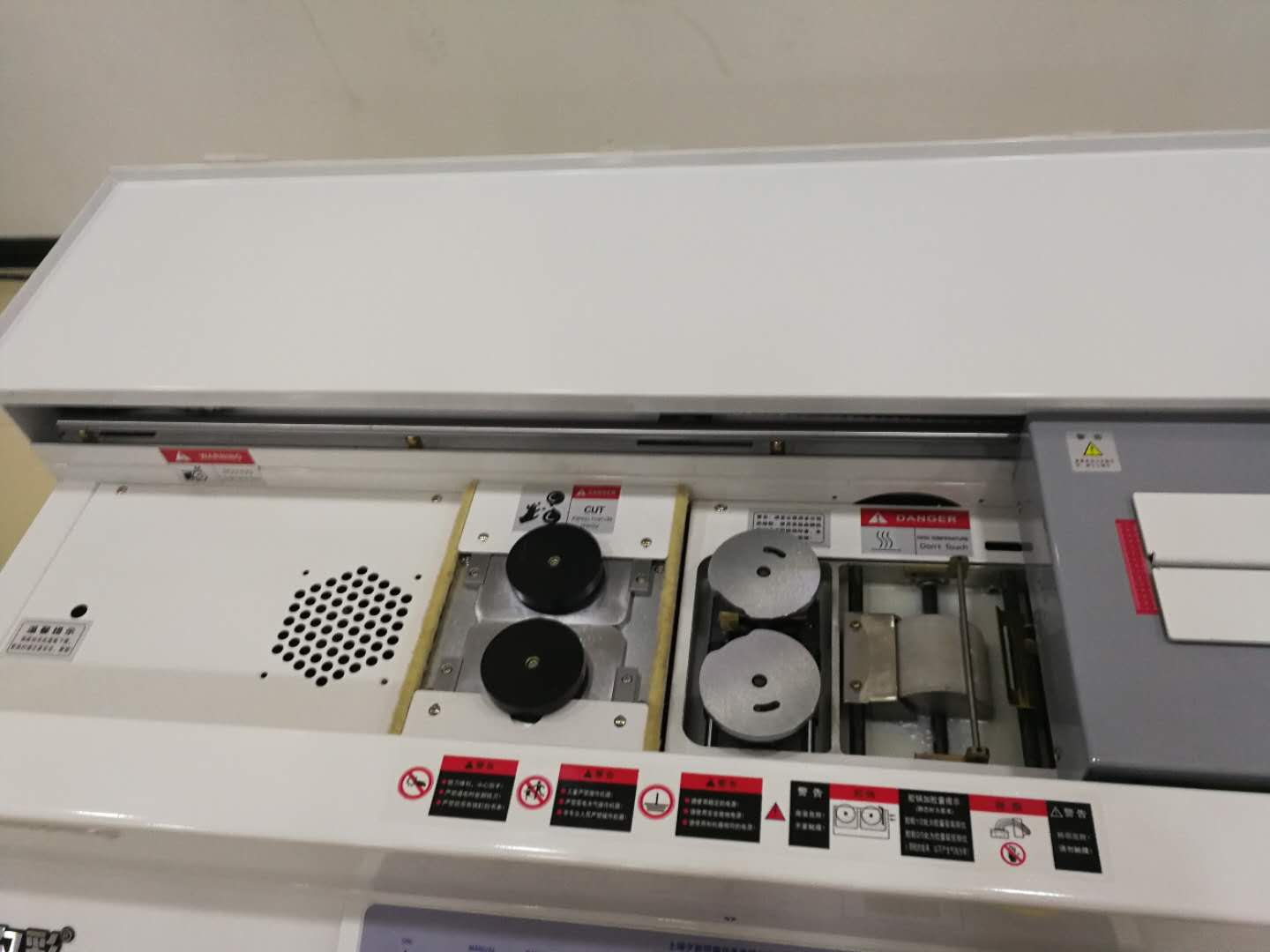 上海夕彩 继电器胶装机60RS  红外电眼侦测