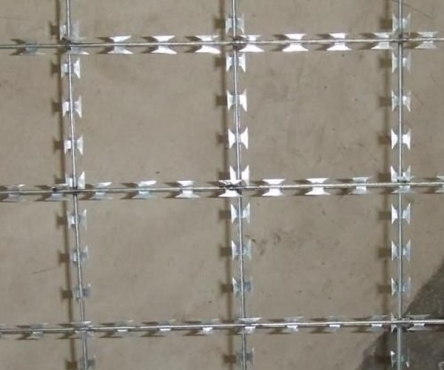 专业生产圈地刀片刺绳防护网厂家  刀片刺绳网  刀片刺绳网厂家