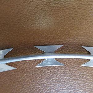 围墙防盗刀片刺绳围栏网生产厂家  防盗刀片刺绳网  围墙刀片刺绳网厂家