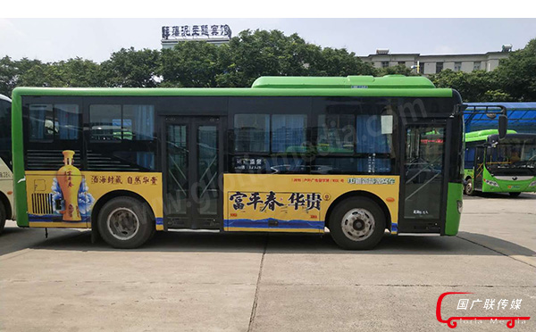 怡宝矿泉水在桂林投放户外广告  公交车广告