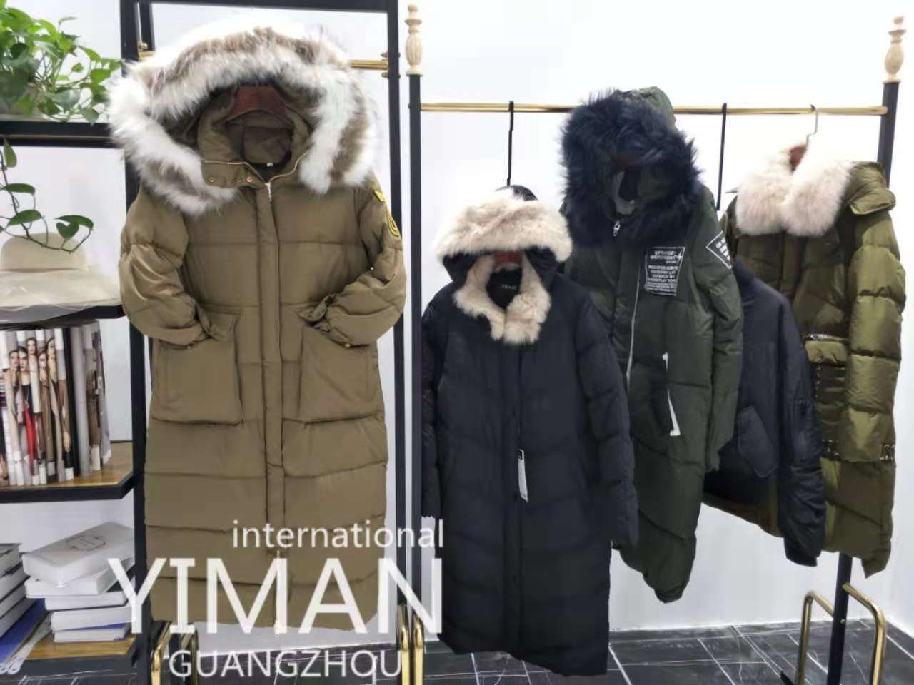 品牌折扣女装放牛班的春天羽绒服厂家低价批发尾货走份