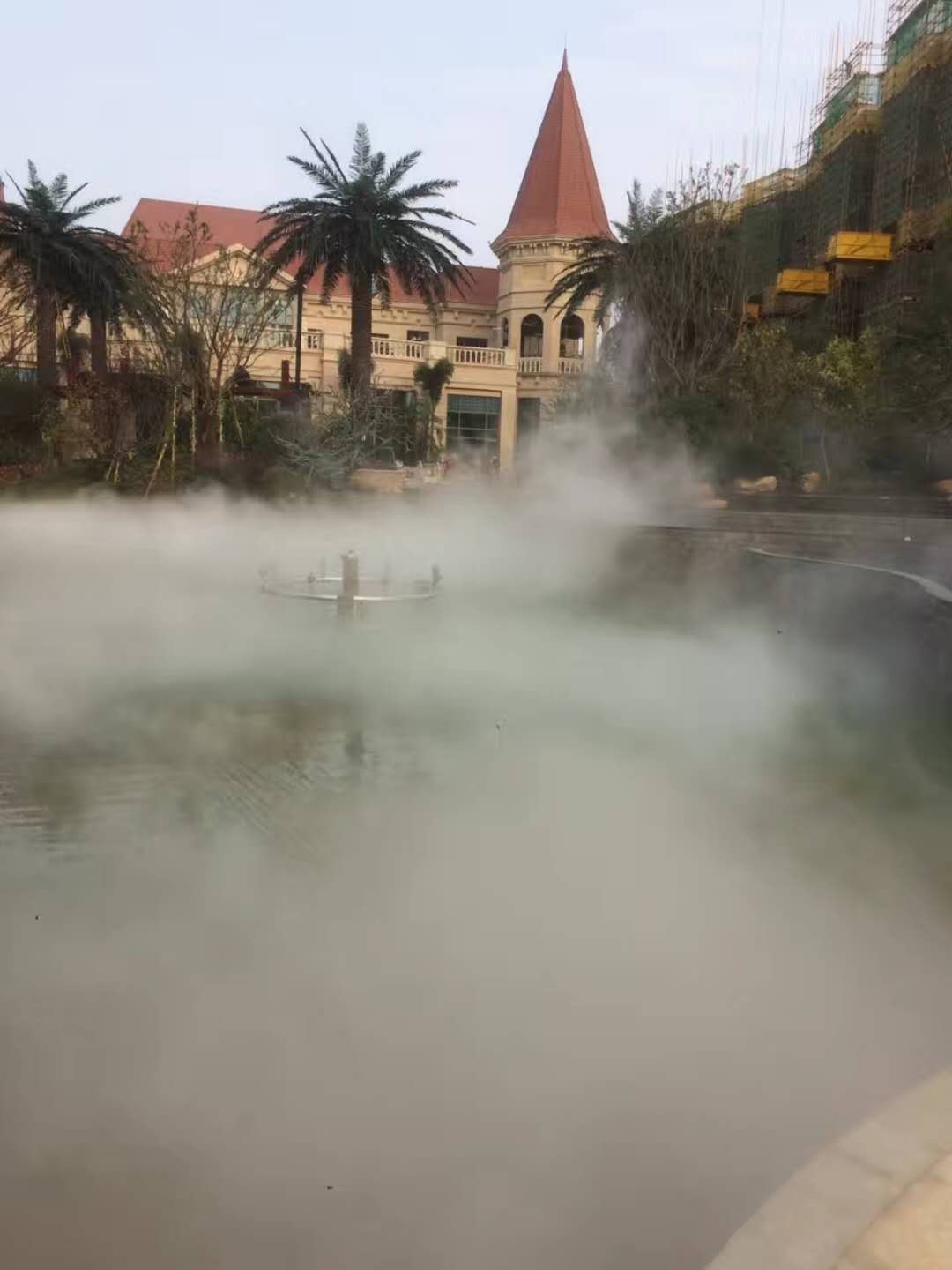 柳州恒大地产小区绿化带景观鱼池人造雾设备工程  景观人造雾设备  人工造雾设备  人工造雾工程