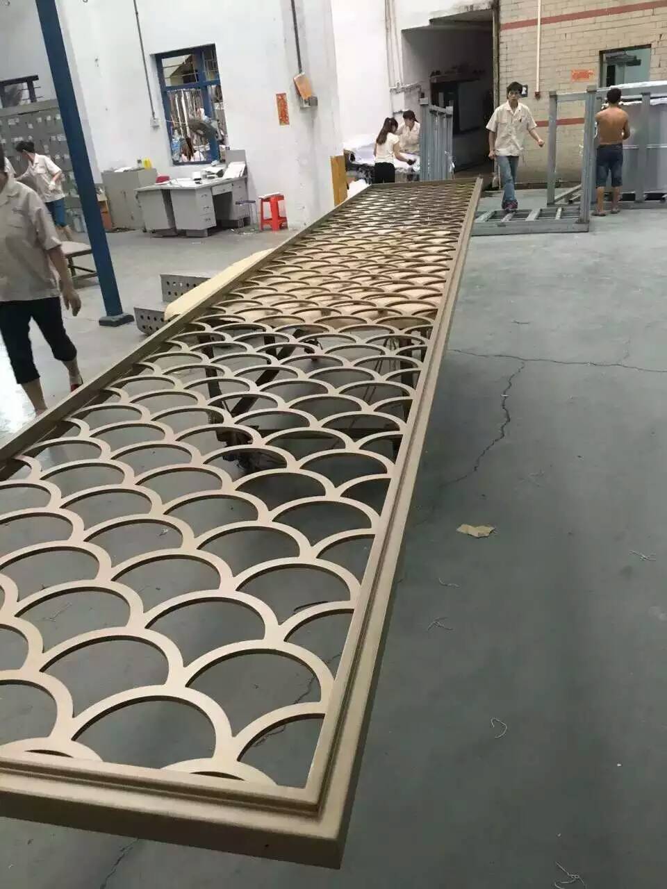 定制酒店铝板镂空雕花玫瑰金隔断  铝板镂空雕花隔断  定制酒店隔断