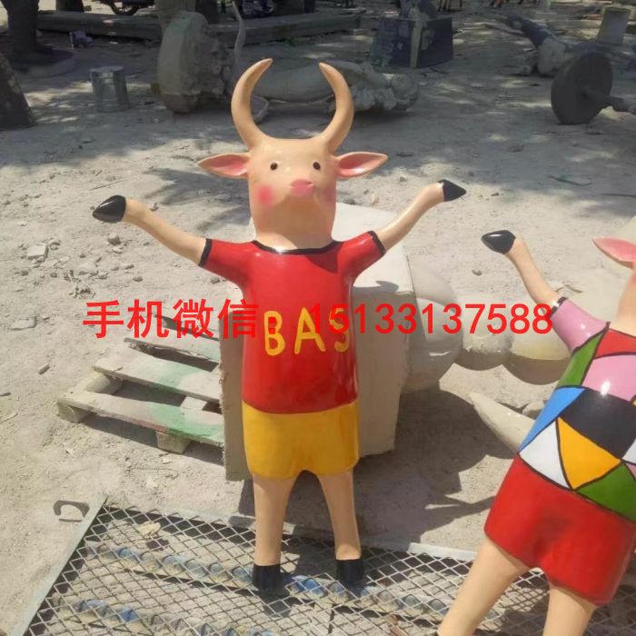玻璃钢卡通小牛雕塑 卡通动物雕塑 玻璃钢雕塑厂家