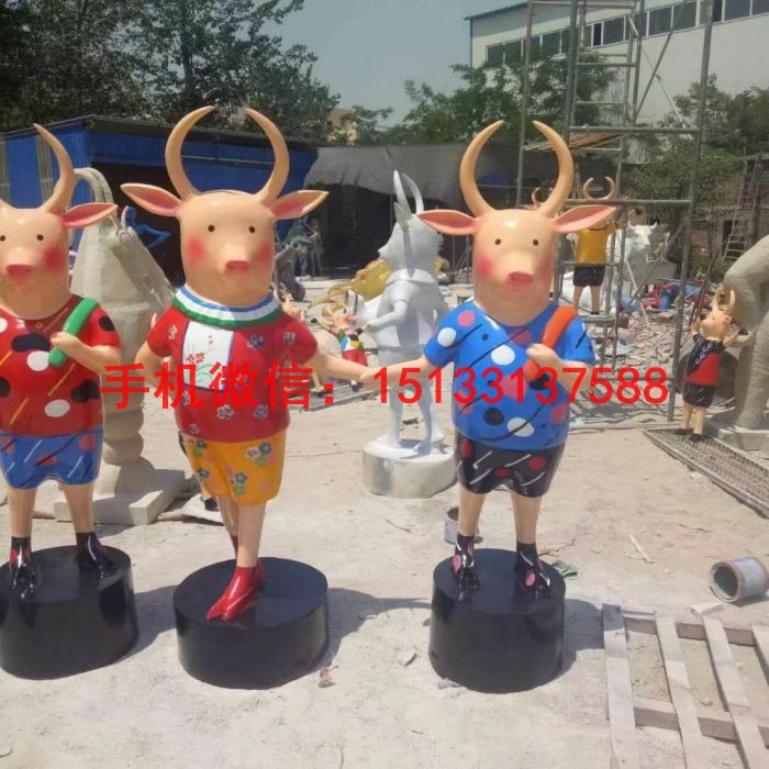玻璃钢卡通小牛雕塑 卡通动物雕塑 玻璃钢雕塑厂家