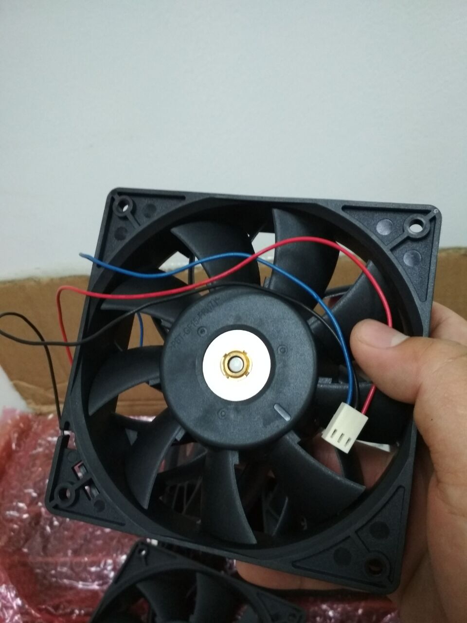 AFC0712DE  4线带PWM 温控.  RD信号 风扇