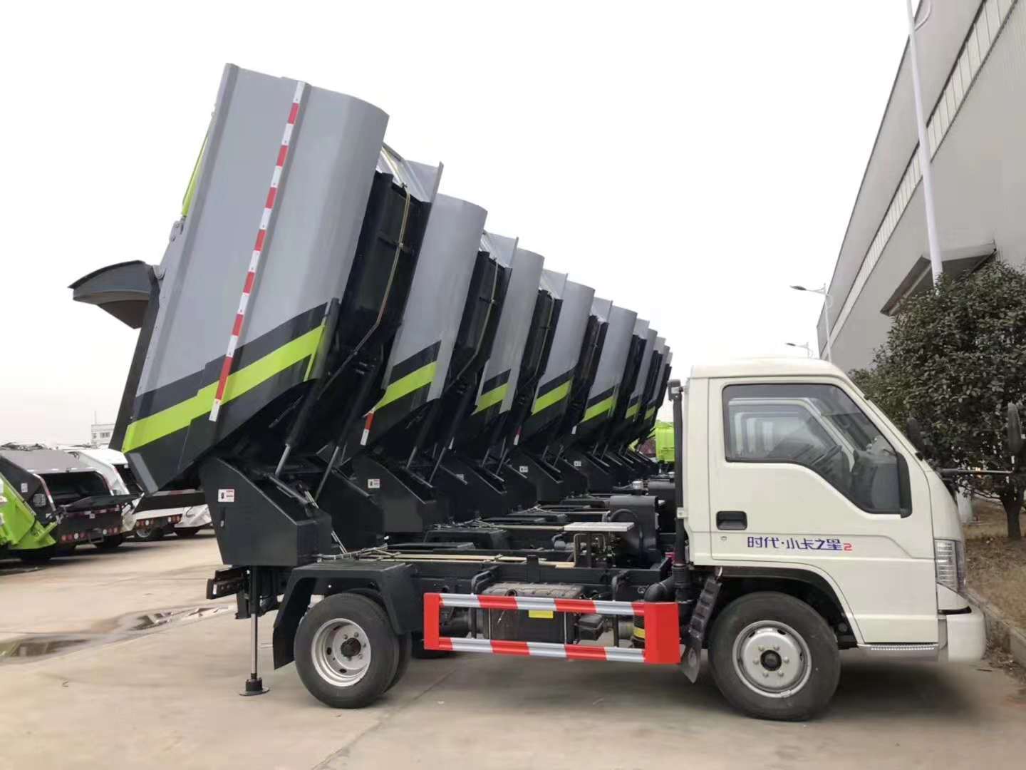 福田时代小卡之星2后挂桶垃圾转运车  国五后挂桶垃圾车价格  福田小卡后挂垃圾车
