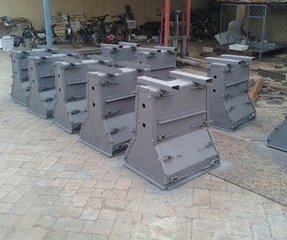 检查站隔离墩钢模具保定厂家  水泥隔离墩钢模具  高铁隔离墩钢模具  铁路隔离墩钢模具