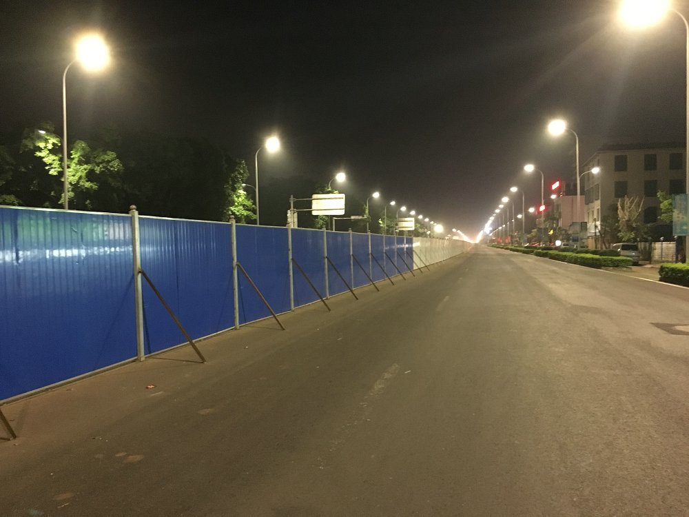 福海工地围挡草坪现货价格