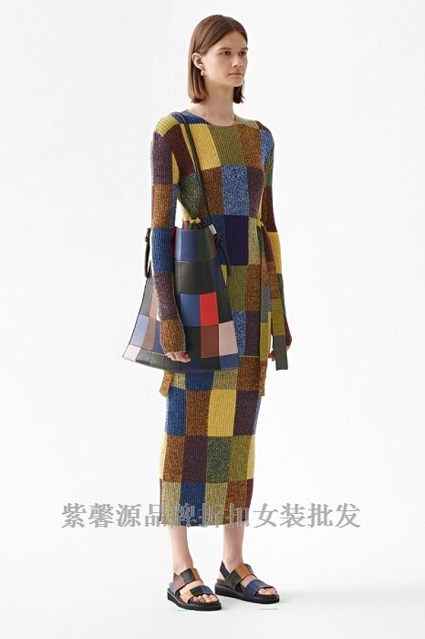 广州人气榜品牌折扣公司紫馨源女装批发尾货
