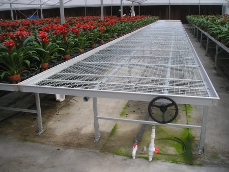 巴中如何利用移动苗床进行中药材育苗-高产高效  热镀锌移动苗床  手摇式移动苗床