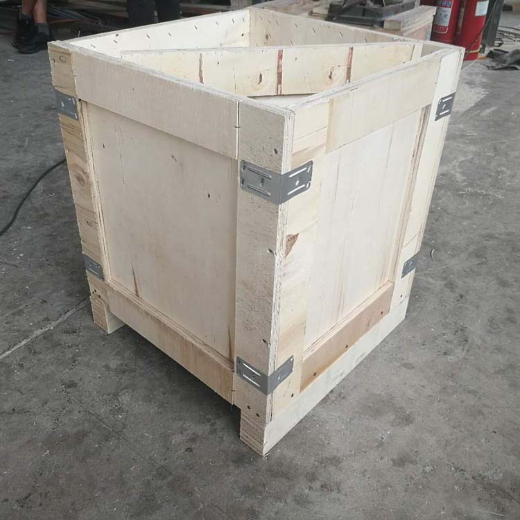 青岛港口木箱定做出口加工定制场站打托加固质量保证&nbsp;&nbsp;木包装箱&nbsp;&nbsp;免熏蒸木箱&nbsp;&nbsp;胶合板木箱