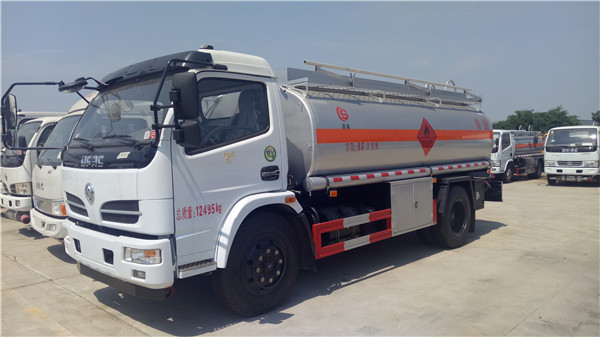 8吨加油车厂家直销 玉柴发动机 8.6方油罐车&nbsp;&nbsp;加油机