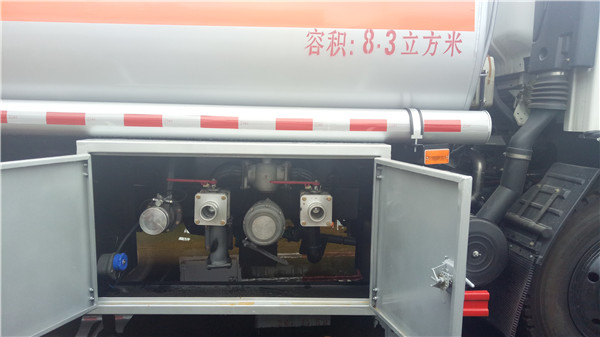 8吨加油车厂家直销 玉柴发动机 8.6方油罐车&nbsp;&nbsp;加油机