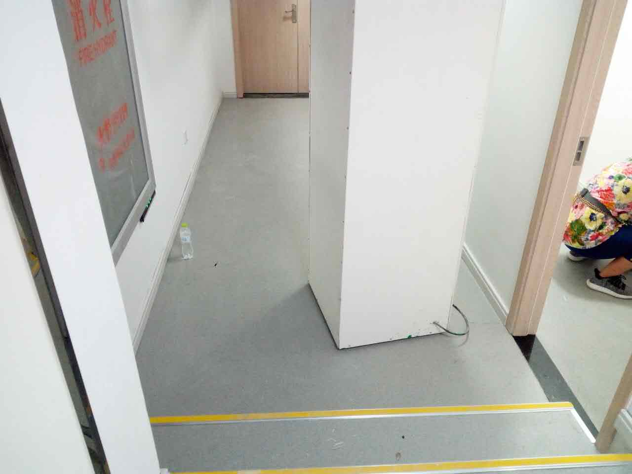 苏州常熟市临塑护理院防潮塑胶地板阿姆斯壮相似花色 pvc地板 临塑塑胶地板