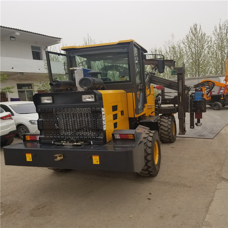 直销四驱护栏打桩机 高速公路护栏打桩机 厂家  工程打桩机