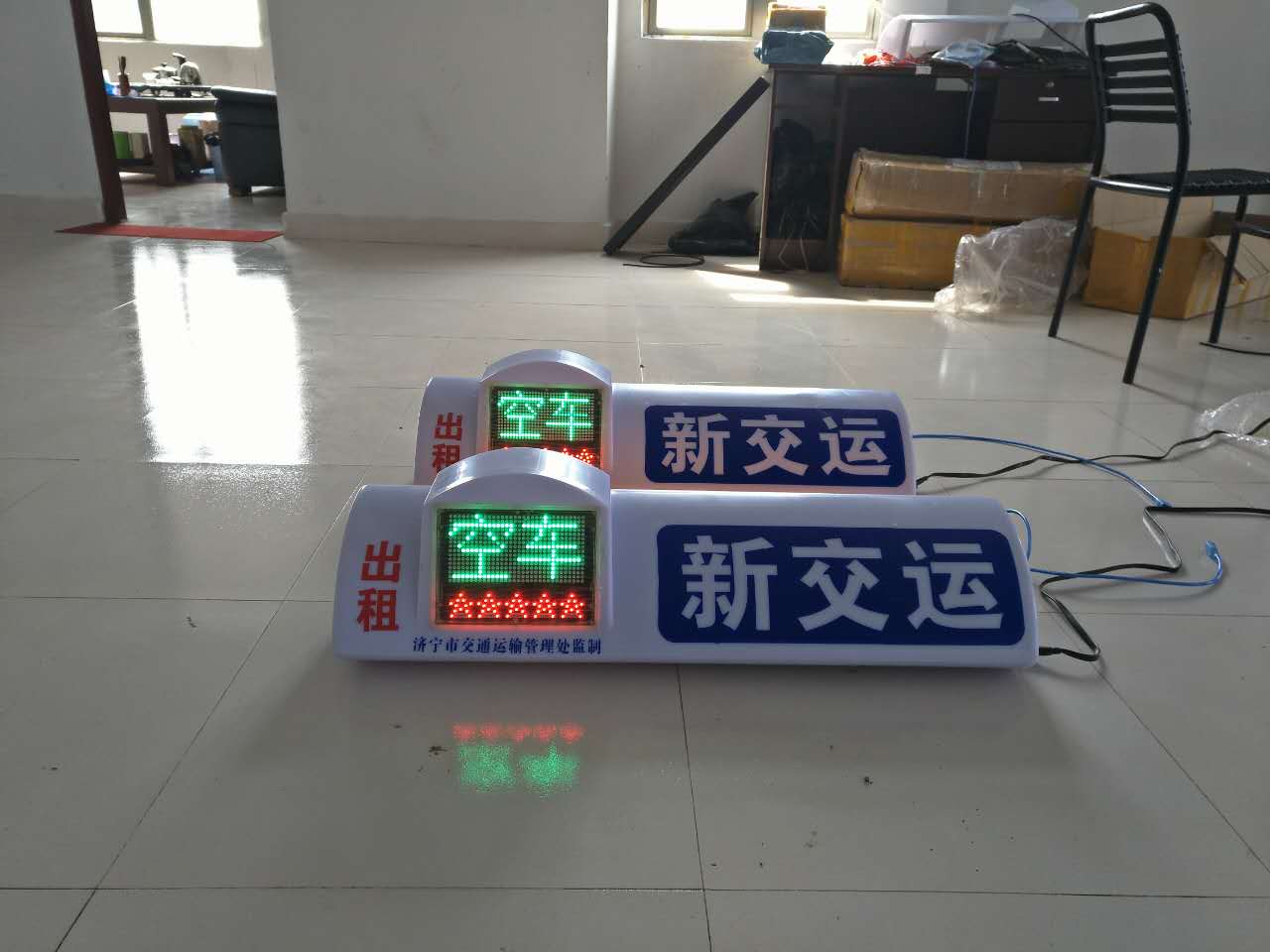 山东济宁高亮出租车LED顶灯的士LED显示屏LED广告屏  出租车LED广告屏