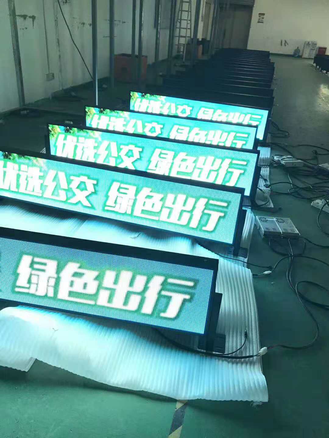 高清全彩公交车LED广告屏彩色led显示屏公交车后窗屏