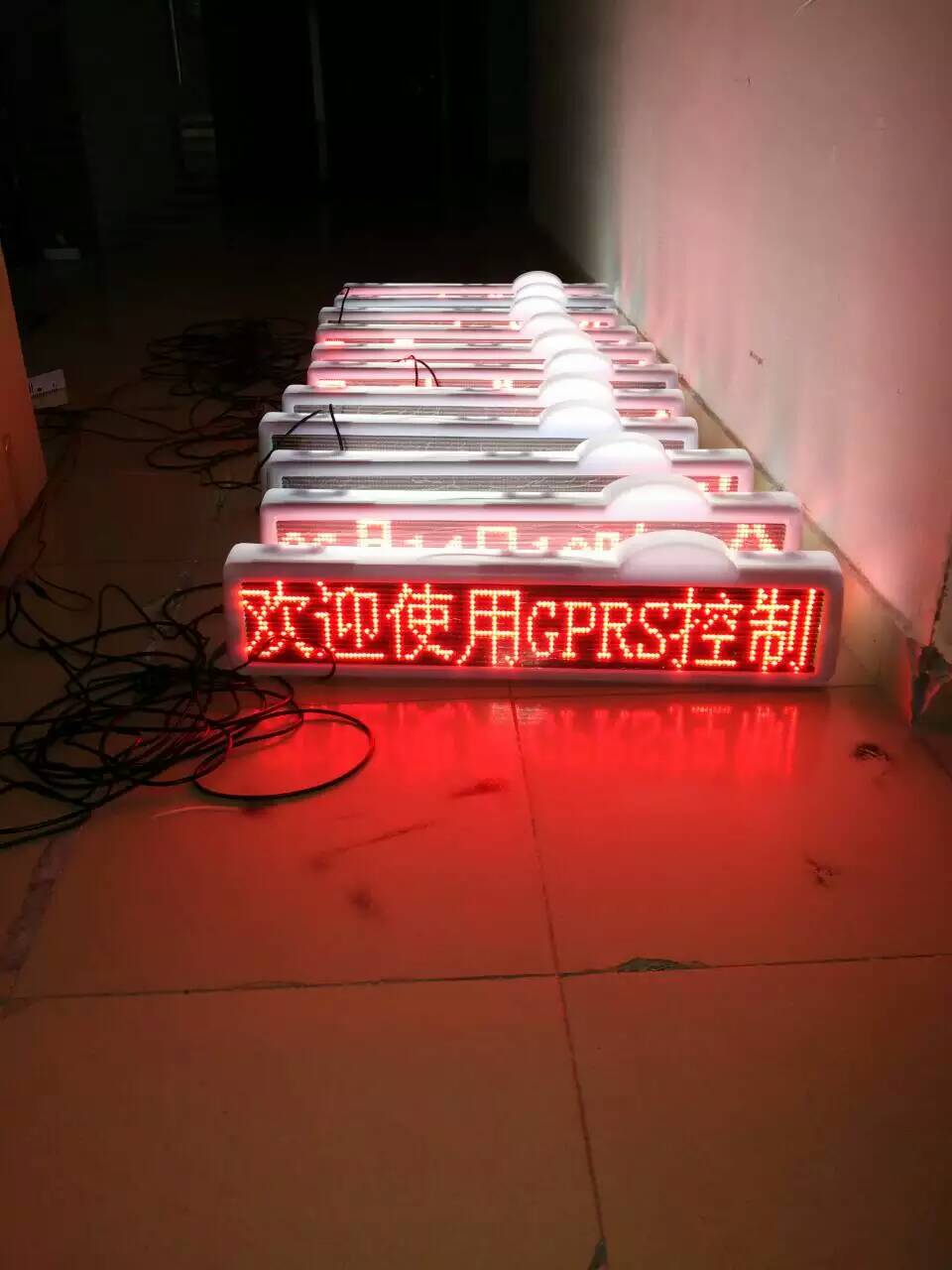 平顶右凸出租车LED顶灯LED车顶广告屏的士LED电子屏