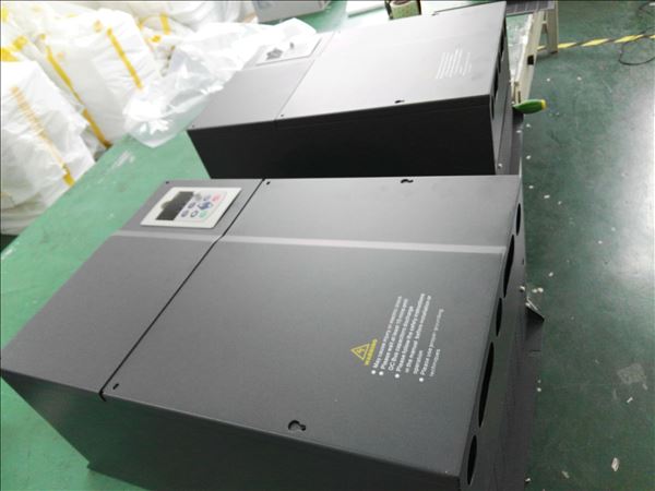 一控二变频器控制柜22kW 压力恒压变频调速器110kW