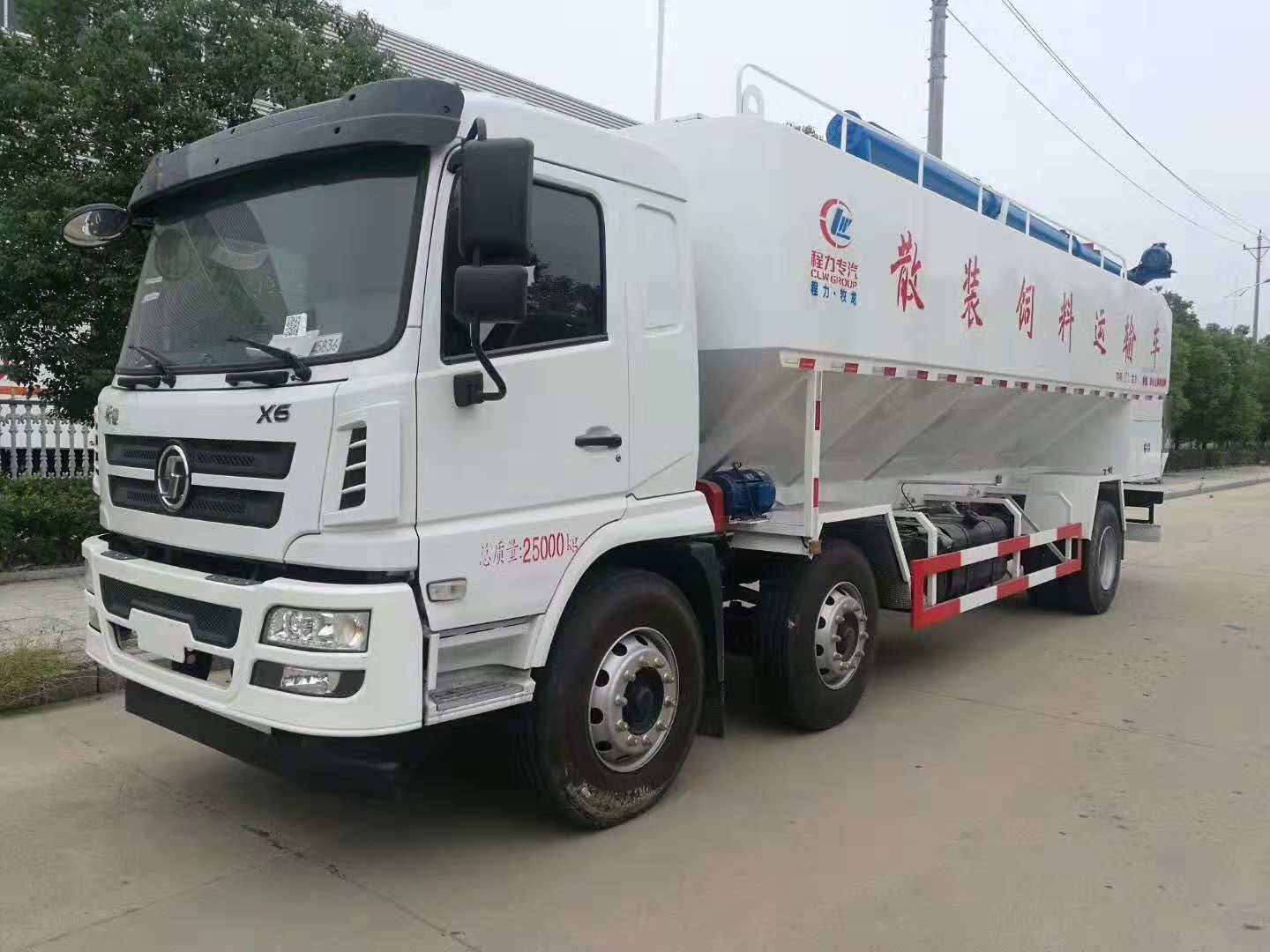 陕汽轩德小三轴15吨散装饲料运输车公告已公示  陕汽轩德饲料车价格  小三轴散装饲料运输车