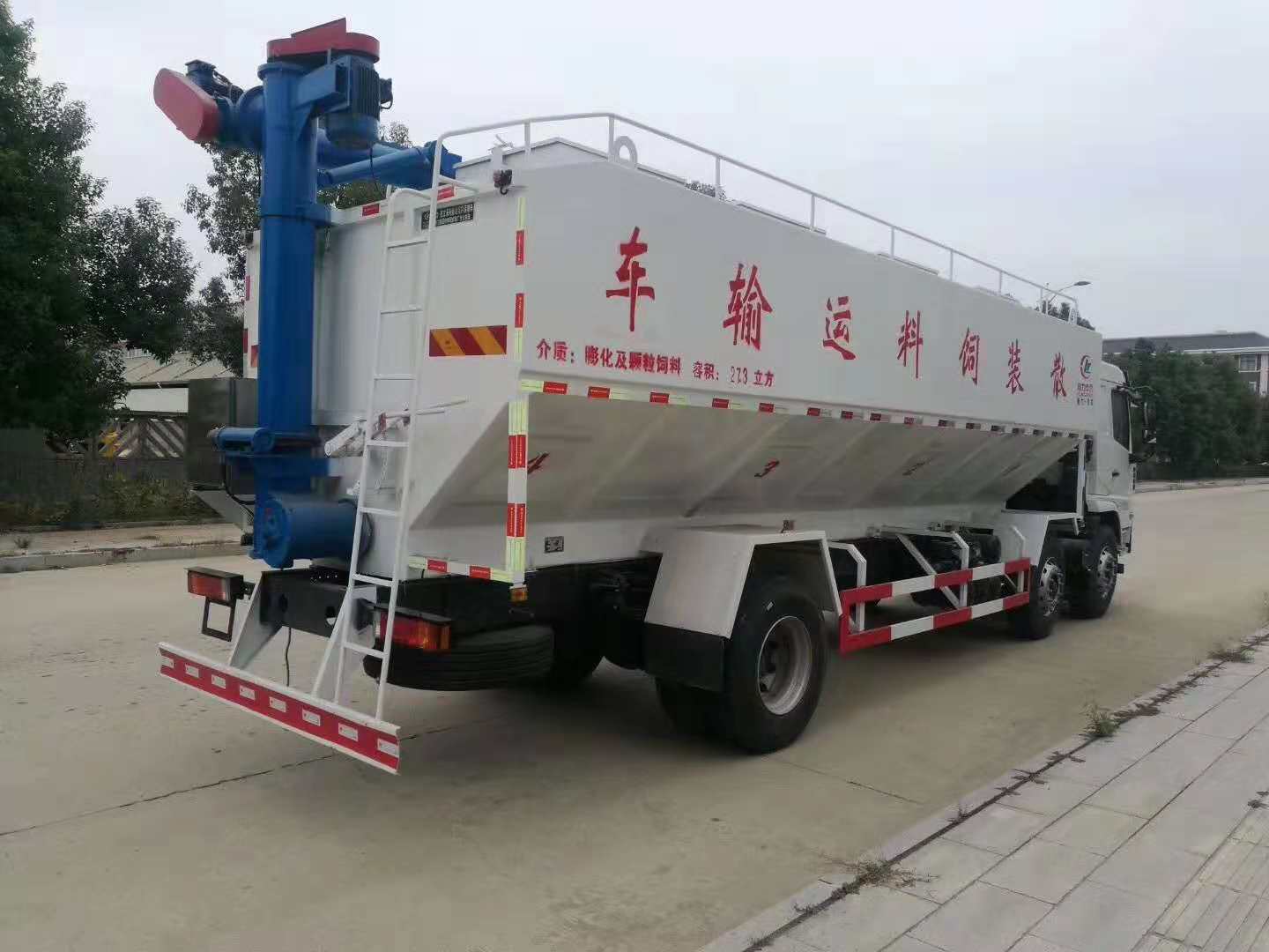 陕汽轩德小三轴15吨散装饲料运输车公告已公示  陕汽轩德饲料车价格  小三轴散装饲料运输车