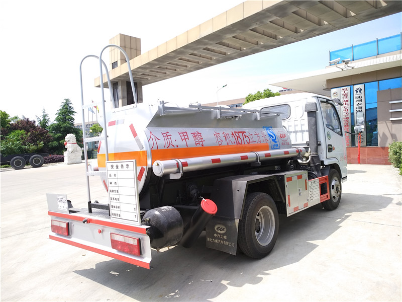 厂家全国生产制造甲醇乙醇酒精罐式运输车 化工车  18872994403  甲醇运输车价格  甲醇罐车多少钱