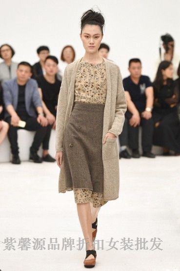 高端服装一手货源女装折扣批发走份