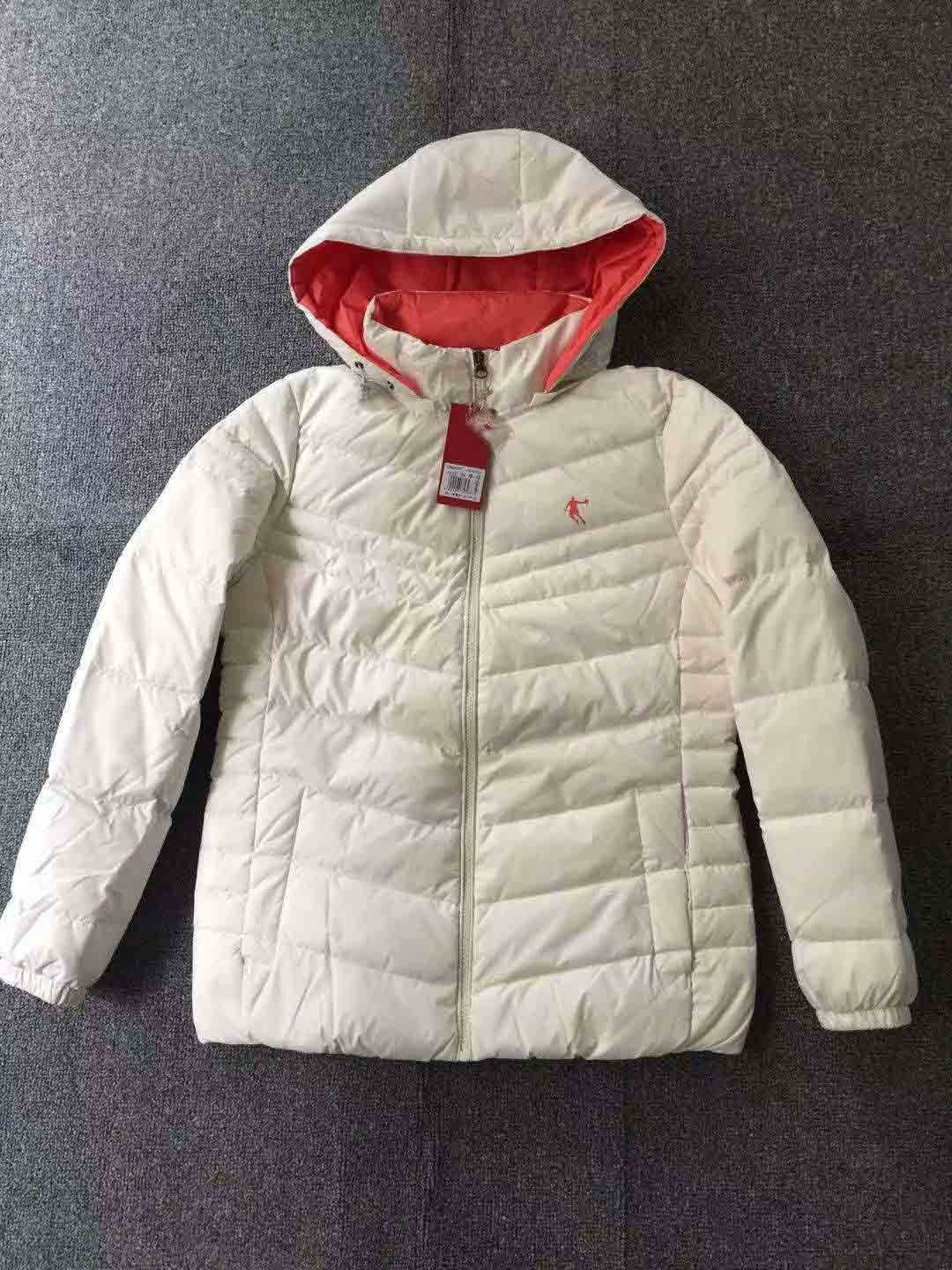 新款男装一手货源休闲男装体恤批发找世通服饰  运动服  男式羽绒服