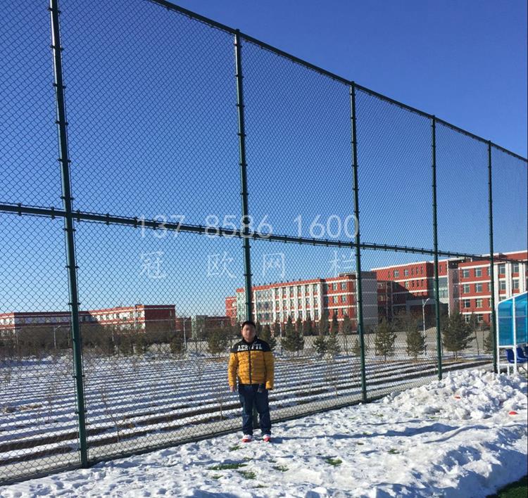 4米高涂塑足球场围网生产厂家_足球场围网批发价格&nbsp;&nbsp;足球场围网价格