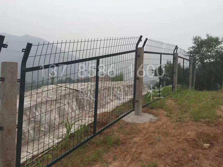 高速铁路防护栅栏_铁路桥下防护栅栏生产厂家&nbsp;&nbsp;铁路防护栅栏厂家