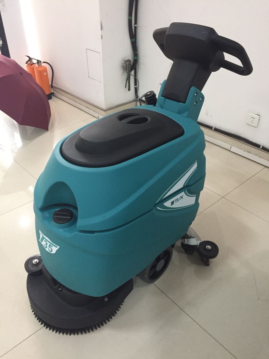 狭小空间过道用洗地机&nbsp;&nbsp;过道走廊用洗地机&nbsp;&nbsp;小面积洗地机&nbsp;&nbsp;保洁狭小位置洗地机