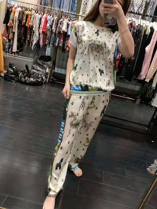 品牌折扣女装优质货源渠道选紫馨源服饰