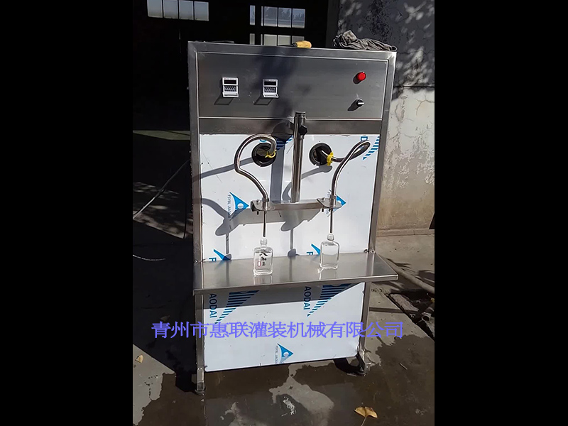小型半自动脚踏式灌装机 2头白酒灌装机&nbsp;&nbsp;小型白酒灌装机