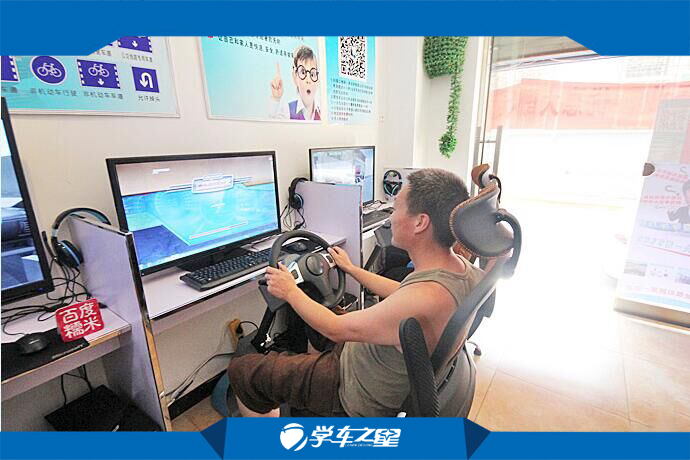 小小门店 小本经营却月入5位数  汽车驾驶模拟器  学车之星驾吧  模拟驾驶训练馆