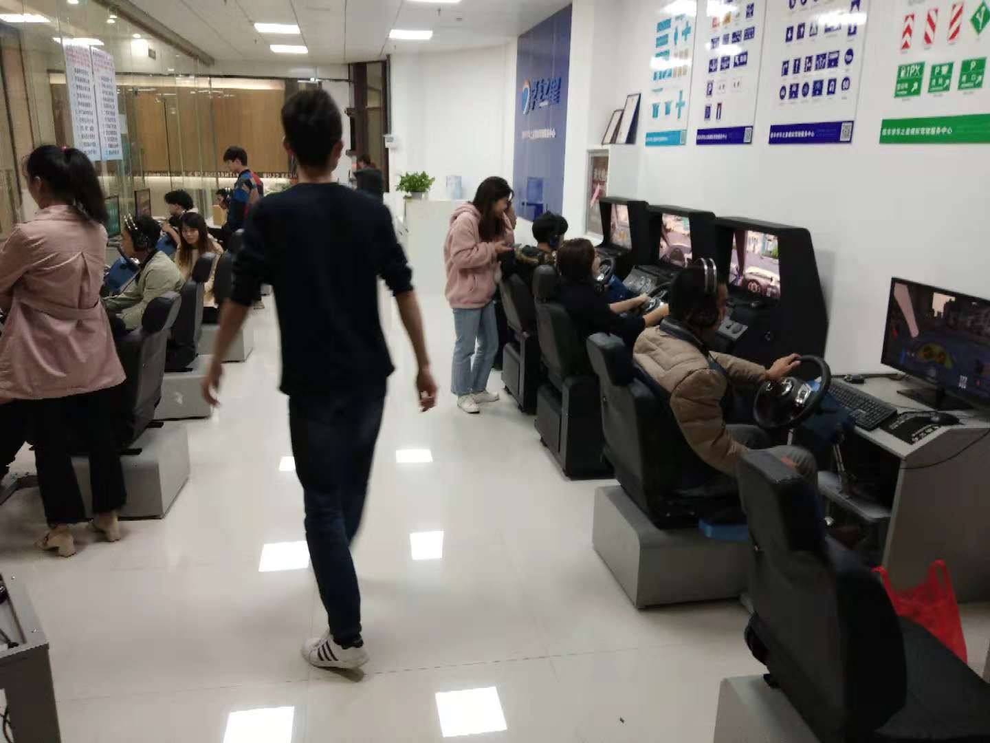 金华代理模拟学车机开店 轻松挣钱致富  汽车驾驶模拟器  模拟学车训练馆  驾吧加盟多少钱