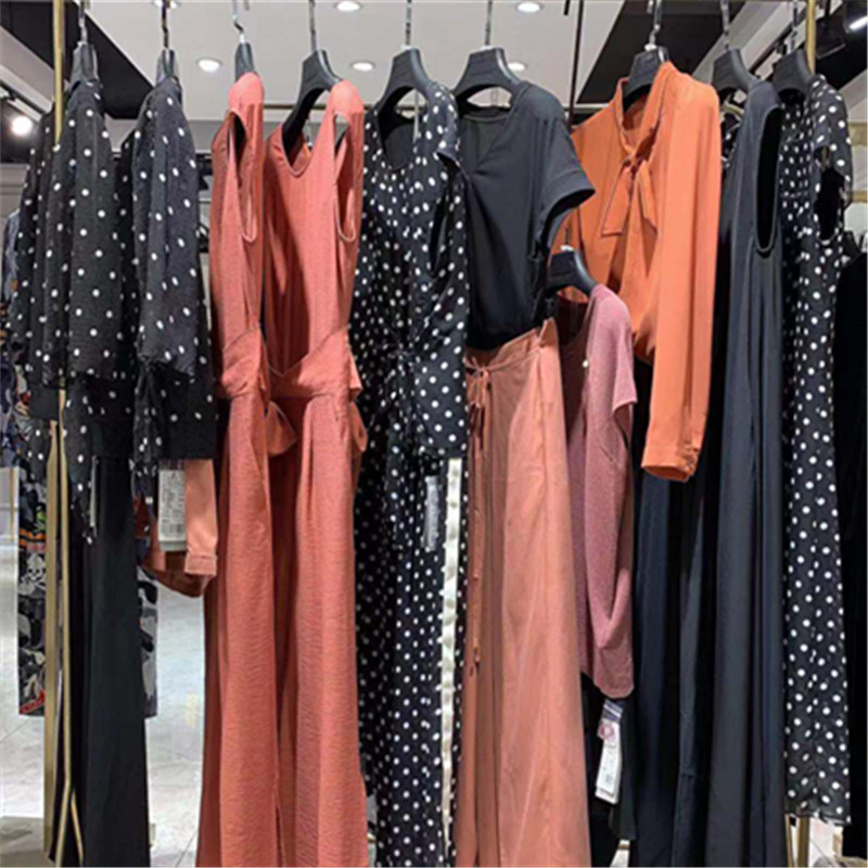 开一个女装店在哪里可以找到折扣货源山水雨稞19夏 品牌折扣店 品牌折扣店货源加盟