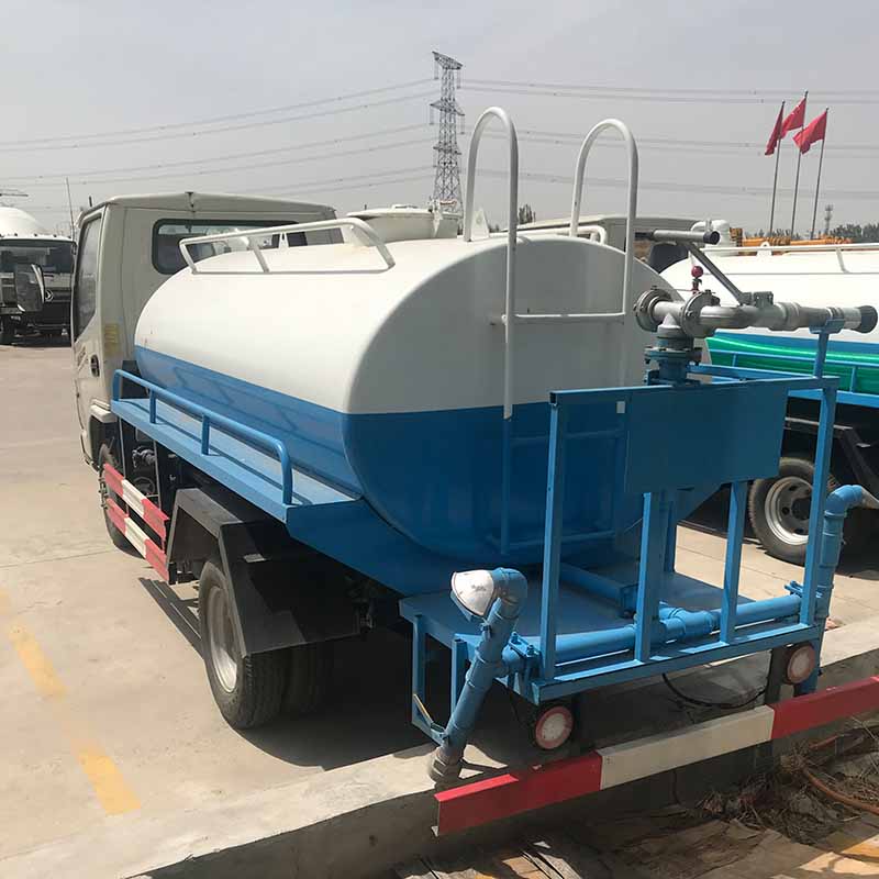 小型路面喷洒车 道路降温专用洒水 绿化森林消防洒水车