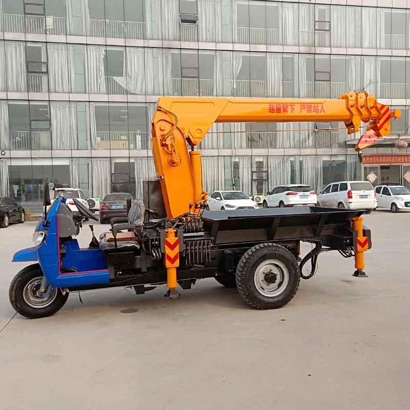 三轮改装随车吊车 小型农用随车起重机 吊重运输随车吊