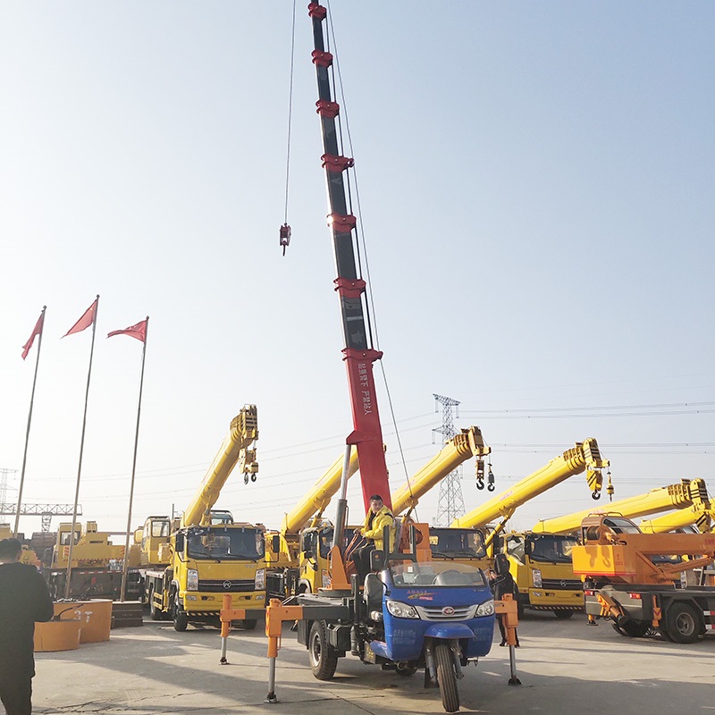 五证底盘三轮吊车 三马子液压起重机 农村建筑自制吊车  小型