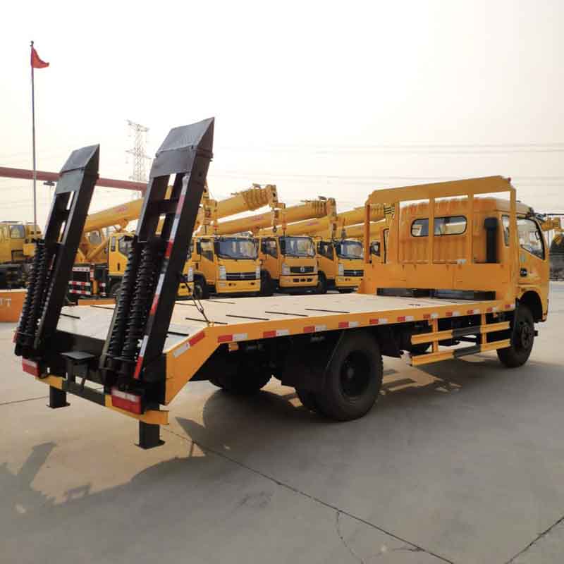 东风挖掘机运输车 低平板液压小型拖车 低爬梯平板运输车