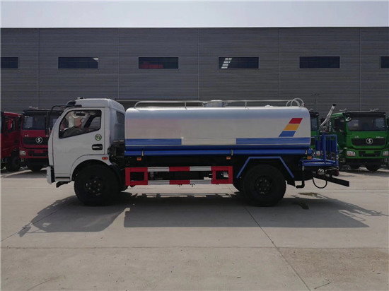 东风10方洒水车大量现车展示