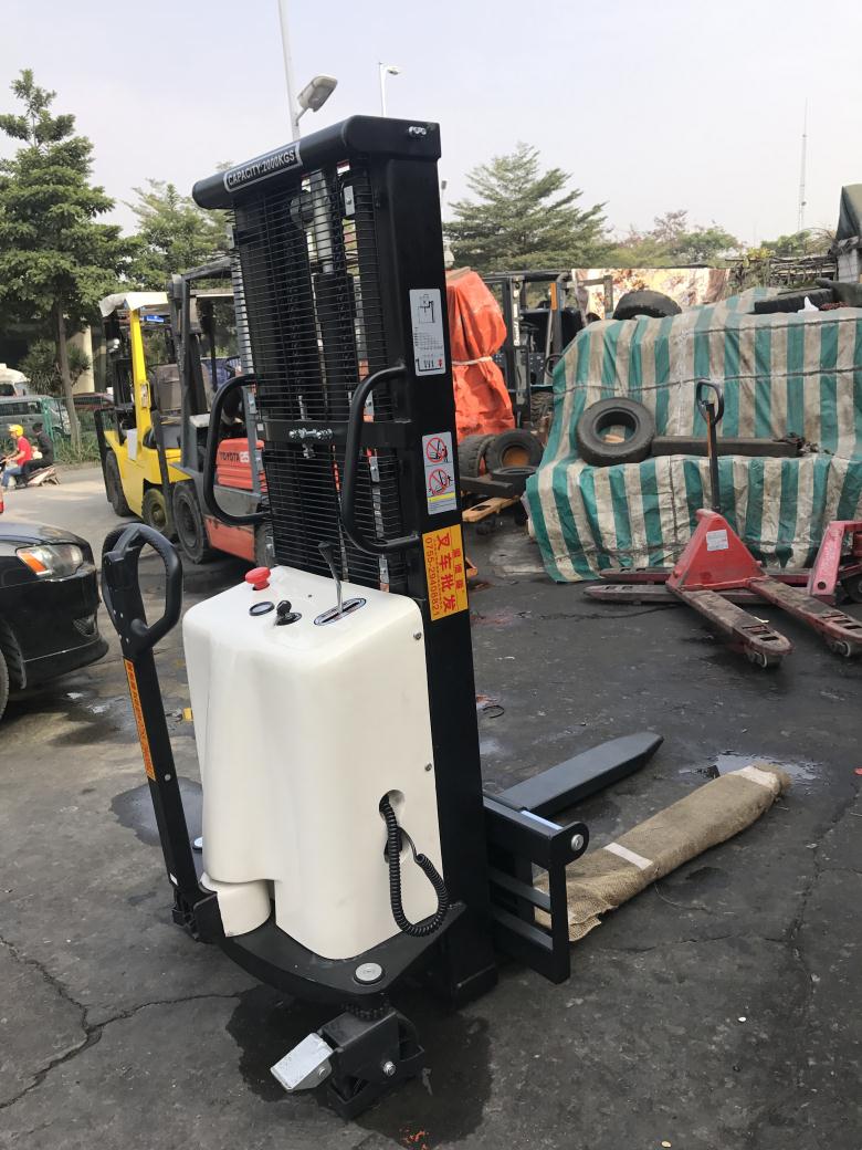 沙井温德福低价出售各种规格半电动堆高车  叉车维修  叉车上牌  宝骊叉车