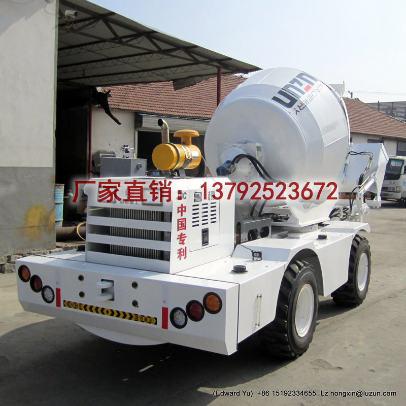 鲁樽3方手动小型混凝土搅拌机2019年新款  自动上料搅拌车  移动式搅拌机  小型混凝土搅拌车