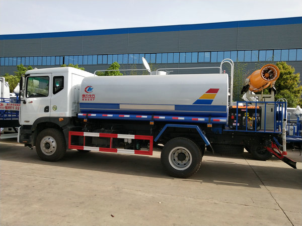 重庆5吨8吨东风洒水车多少钱厂家报价