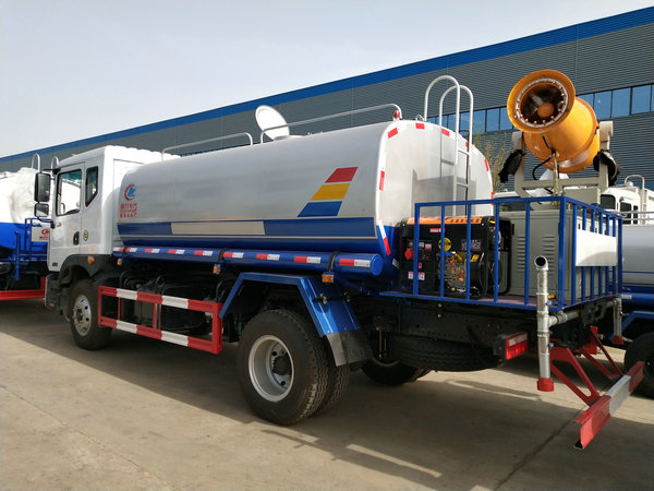 重庆5吨8吨东风洒水车多少钱厂家报价