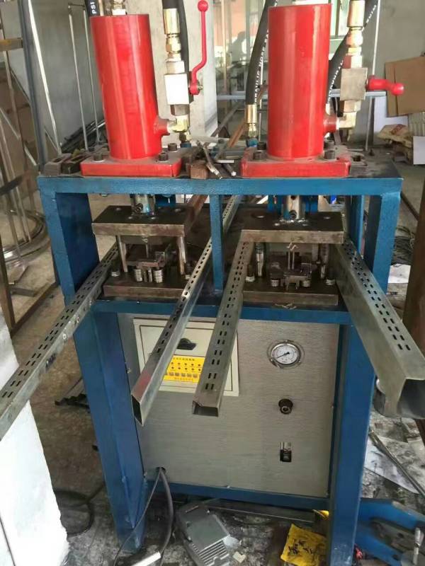 不锈钢方管圆管冲孔机液压冲孔机厂家  不锈钢冲孔机  方管冲孔机