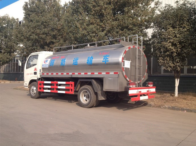 18立方石油运输车