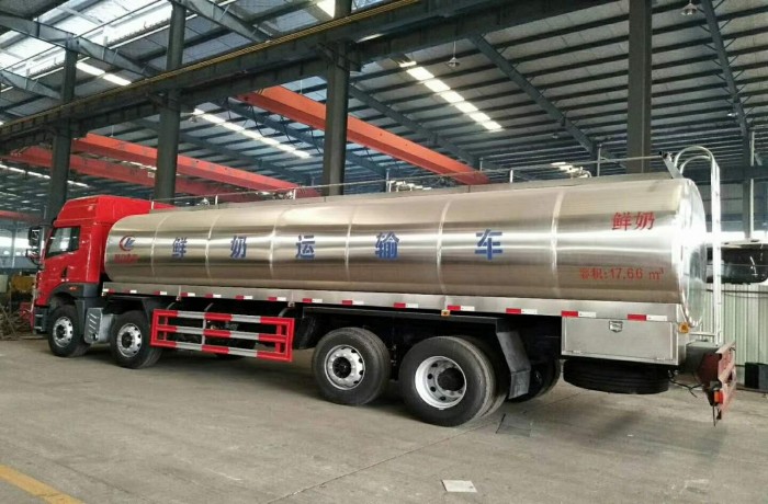 福田柴油牛奶运输车