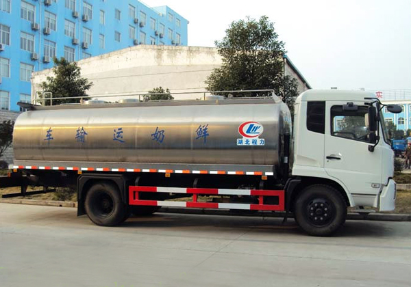 东风153汽油配送车